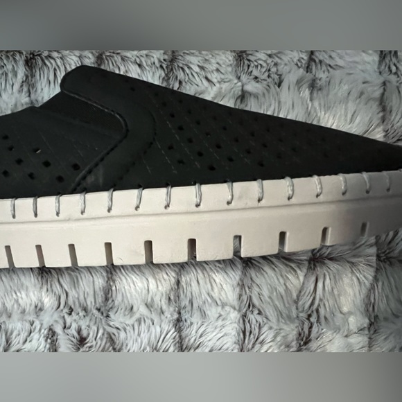 NWOT • Easy Street’s Comfort Wave Slip-On - Picture 5 of 15